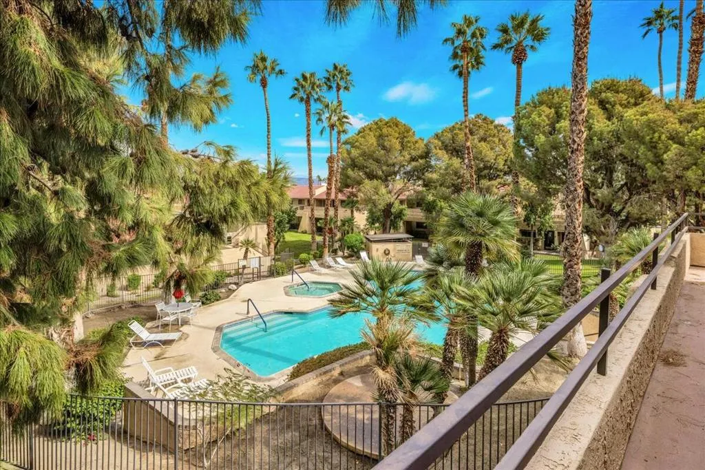 2812 N Auburn Court 206, Palm Springs, California 92262 home-pic-2